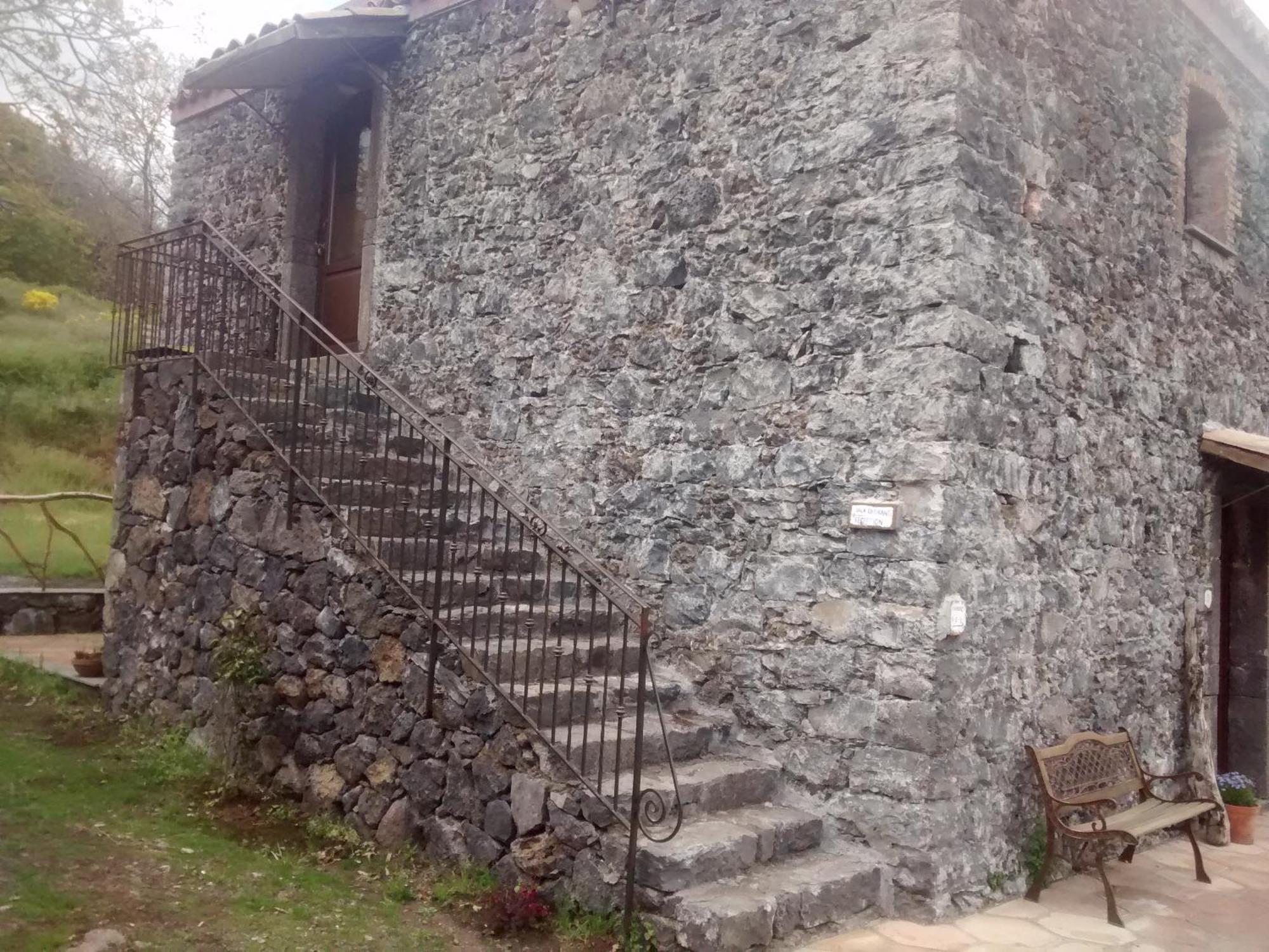 La Caraffara Sull' Etna *