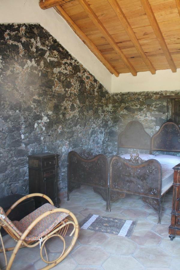 La Caraffara Sull' Etna *