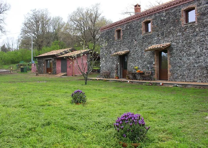 Agriturismo La Caraffara Sull\' Etna